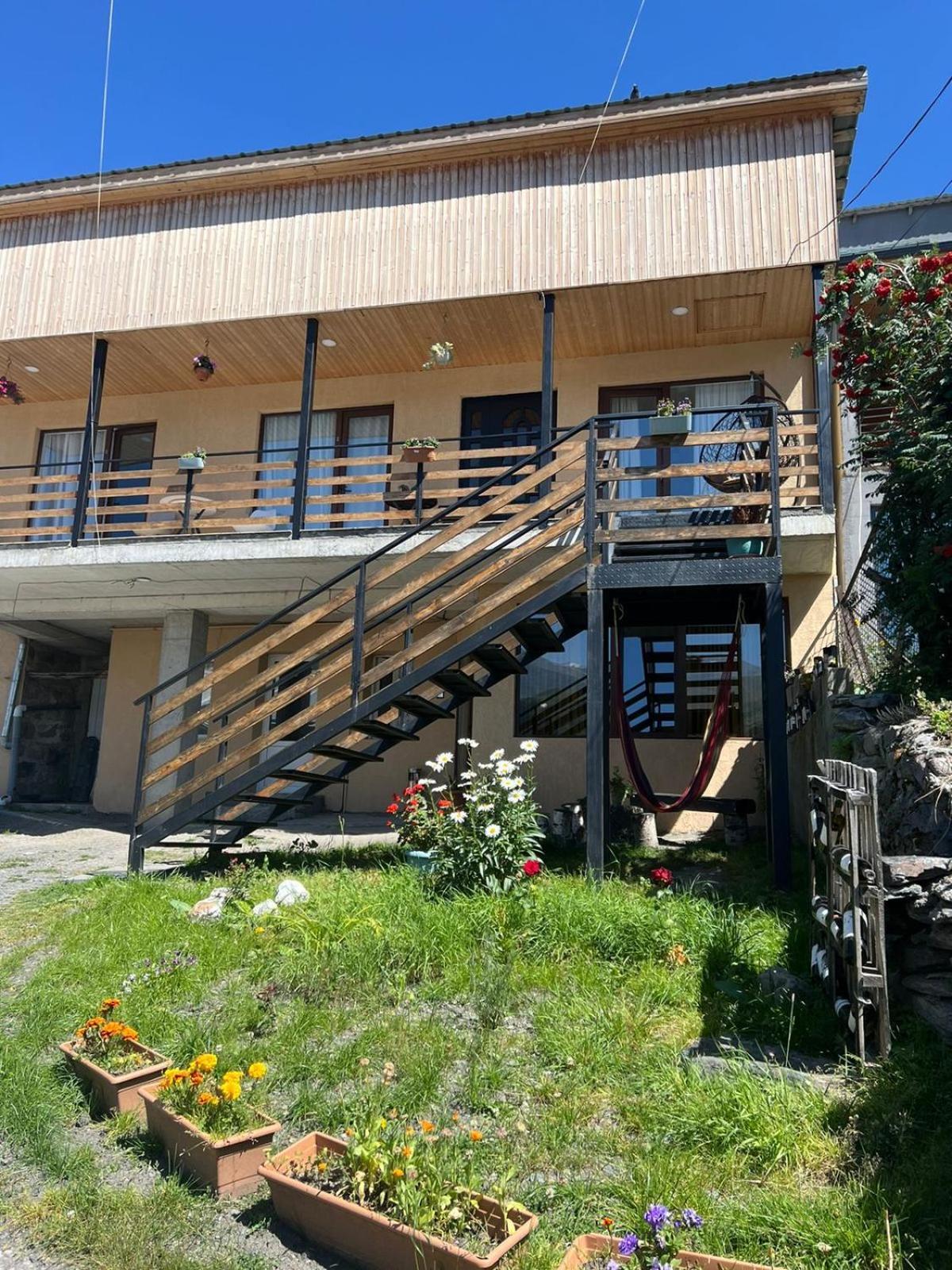 Guesthouse Relax In Kazbegi Exterior foto